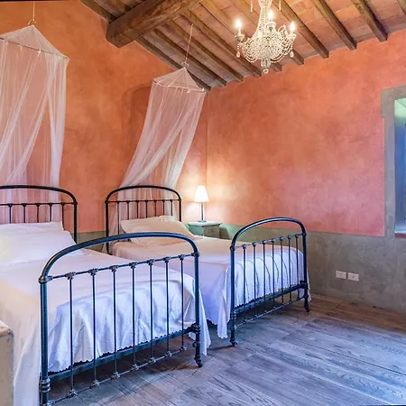 Podere Pratovecchio 14&2, Emma Villa Montefollonico