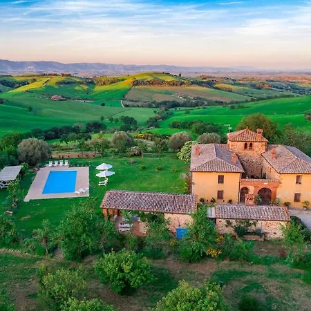 Podere Pratovecchio 14&2, Emma Villa Montefollonico